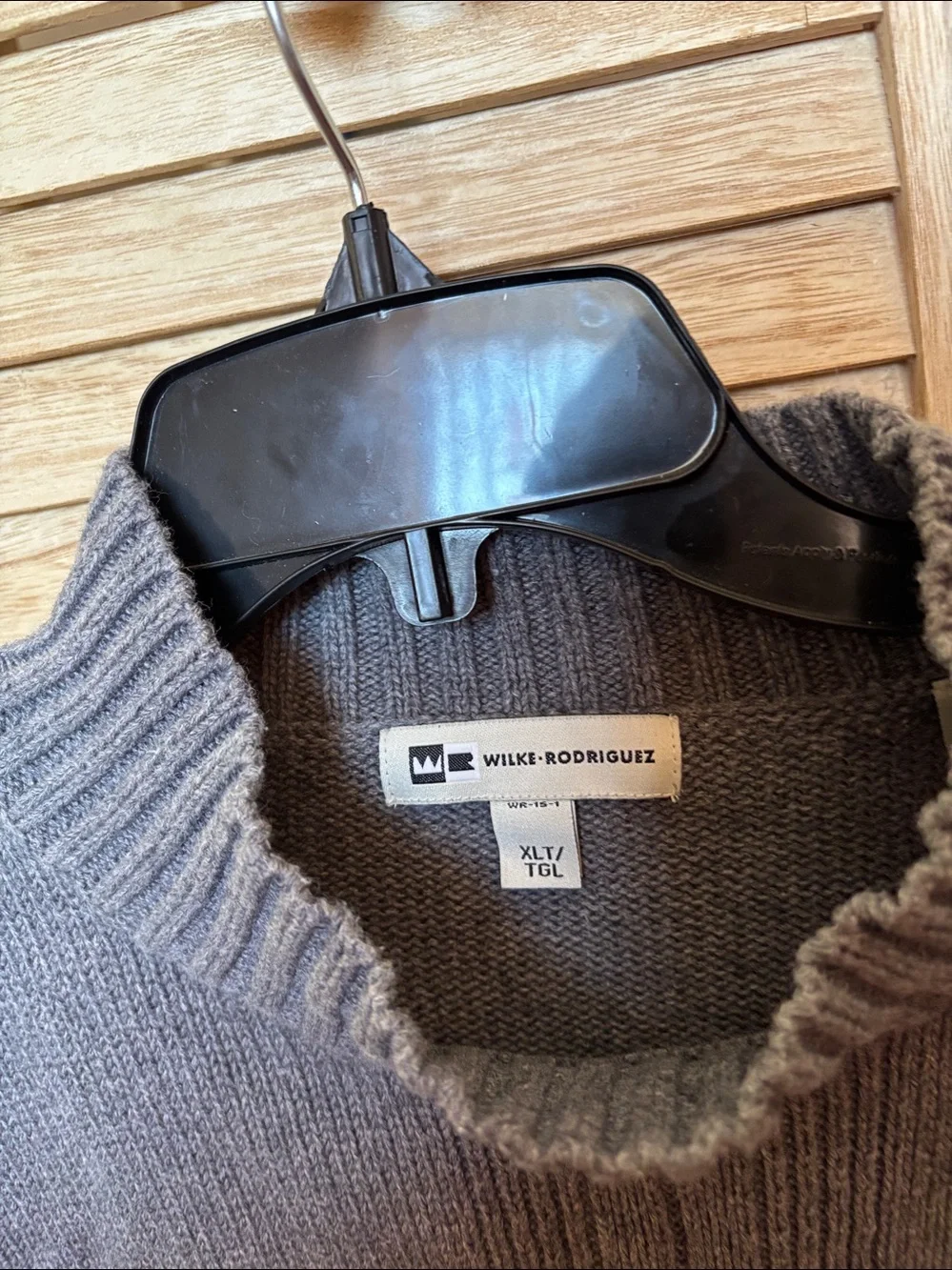 Men’s Wilke Rodriguez sweater XLT